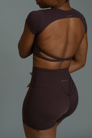 Stillness high waisted shorts (mahogany)