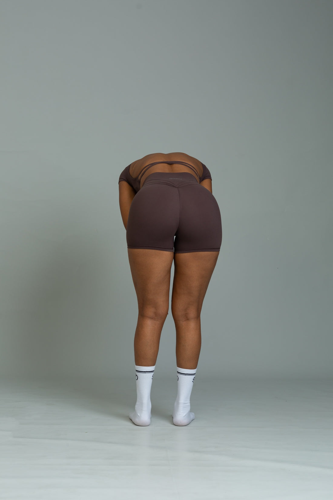 Stillness high waisted shorts (mahogany)